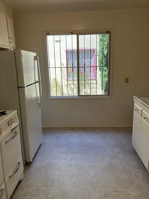 Building Photo - 5939 Telegraph Ave #105