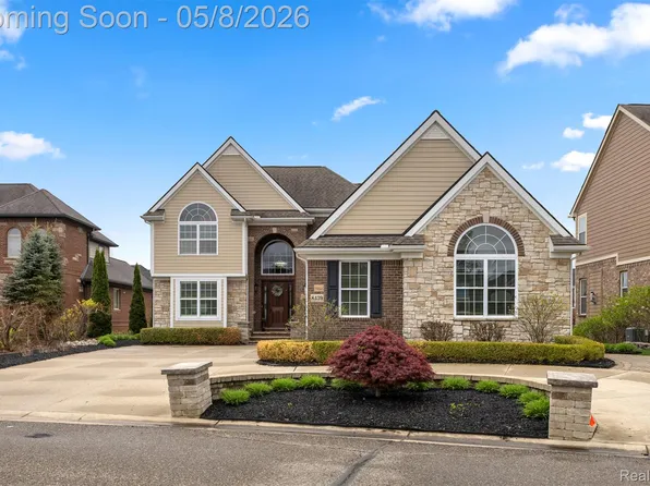 8439 Boulder Shores Dr, South Lyon, MI 48178