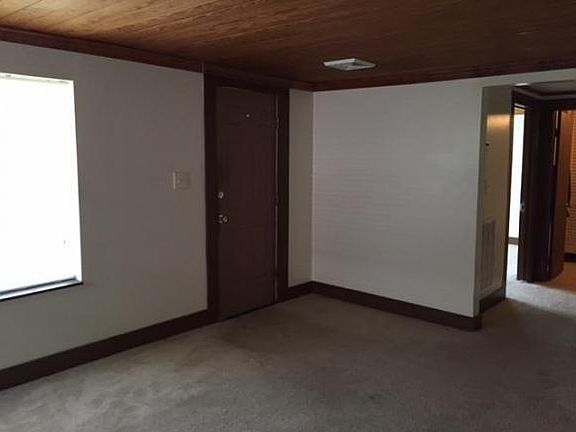 4th image of 713 W Main St