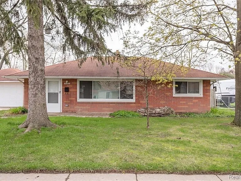 31733 Kathryn St — Photo 1
