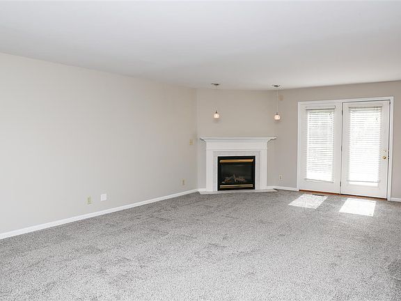4th image of 2052 Arbor Springs Blvd