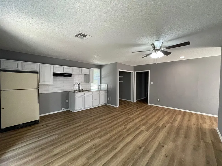 1240 E Fay St — Photo 9