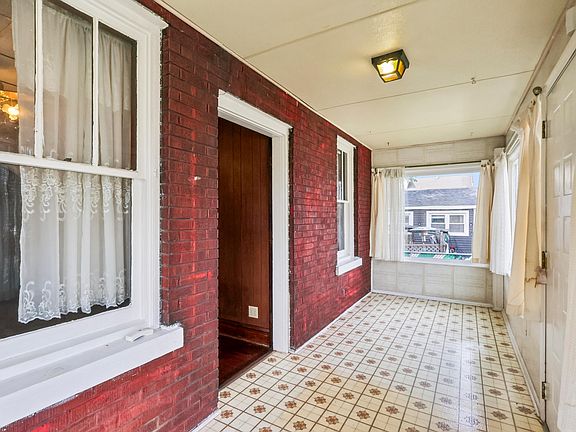 4th image of 2256 White Oak Ave