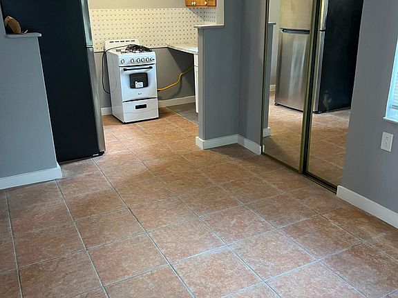 5th image of 6932 Bay Dr #5