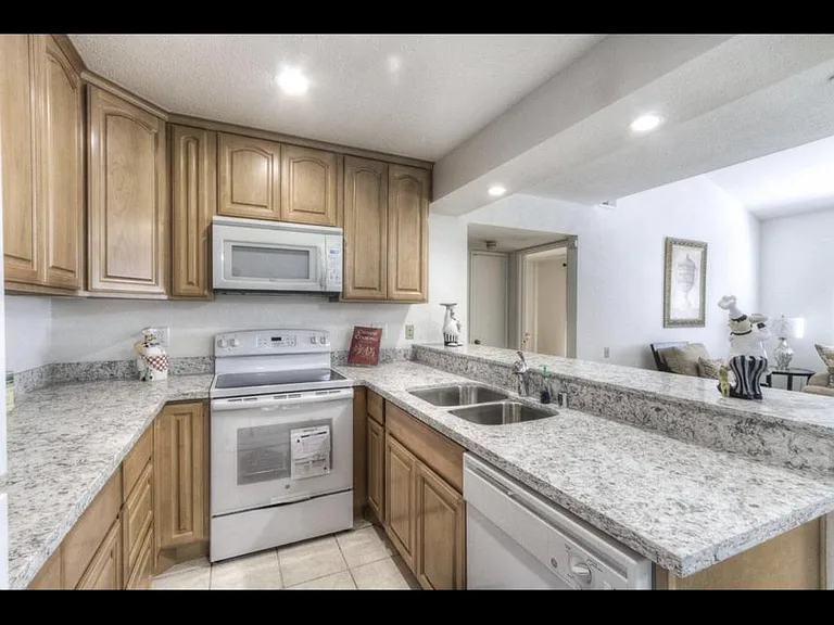 308 Hackamore Ln — Photo 10