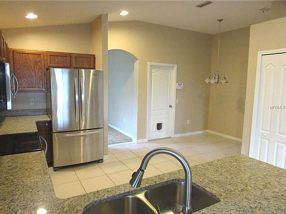 5th image of 7874 Carriage Pointe Dr
