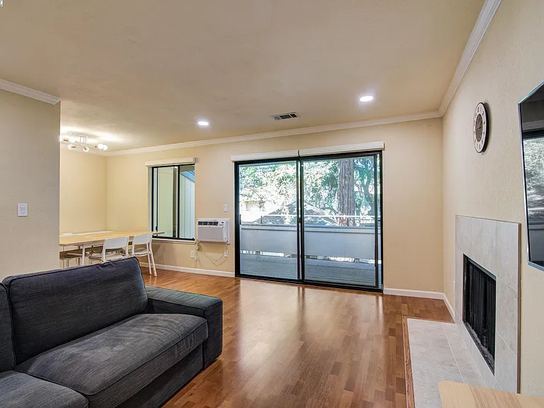 2131 Northwood Cir #F — Photo 17