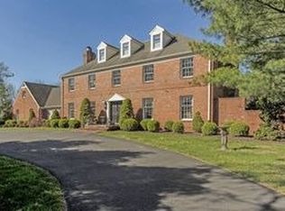97 W Shore Dr, Pennington, NJ 08534