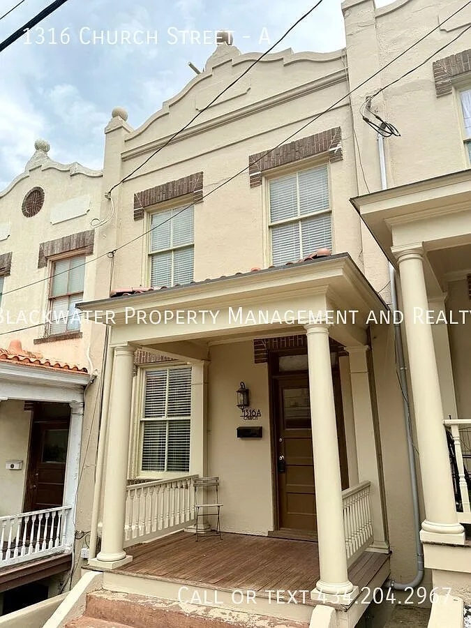 2 Bedroom Townhome in Downtown Lynchburg! — Photo 1