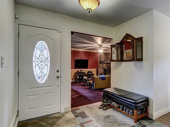 4th image of 222 W 1st St