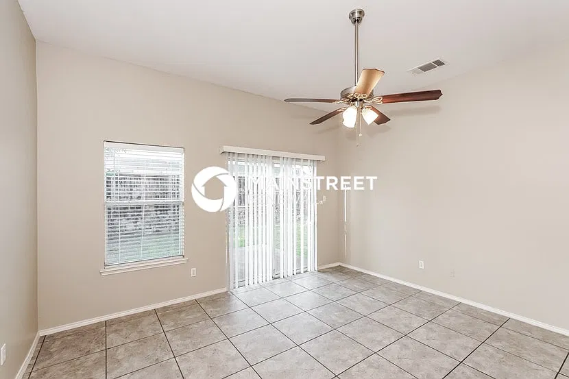 2923 Saint Bernard Dr — Photo 3