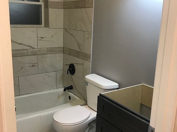 4th image of 11943 S Lawndale Ave #4B4