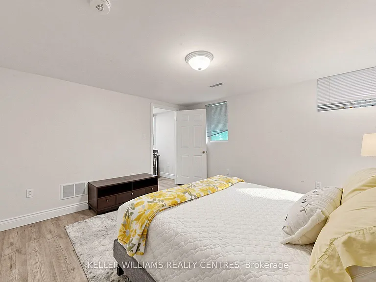 185 Newton St #LOWER — Photo 21