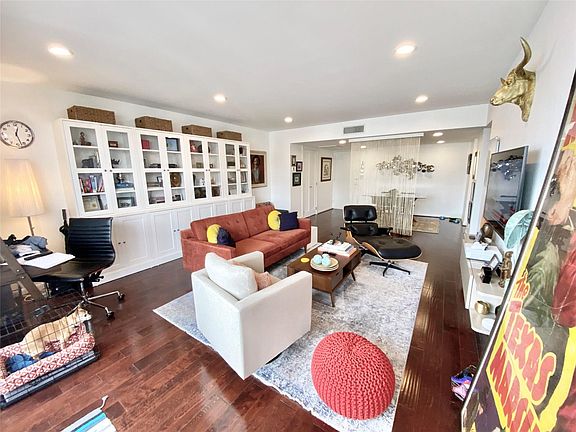 3rd image of 2016 Main St APT 2105