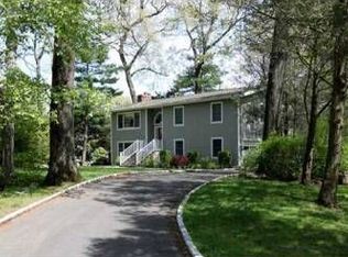 17 Wyndover Ln, Cos Cob, CT 06807