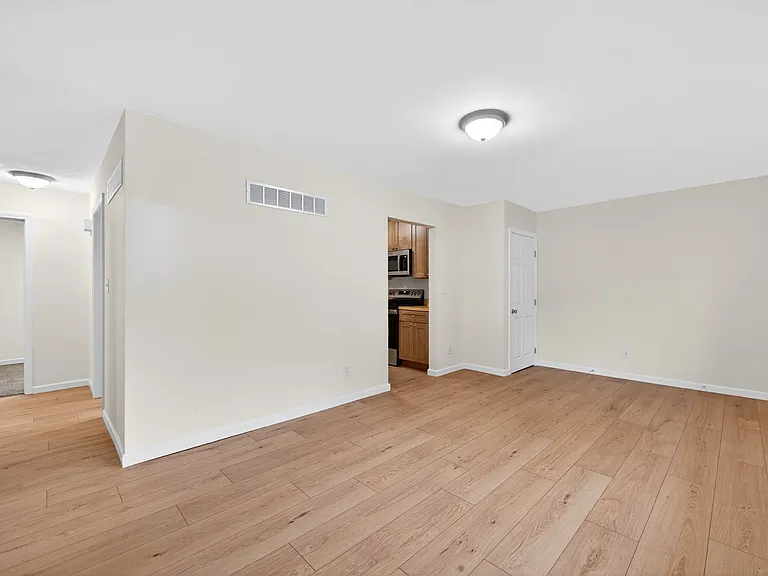17 Hill Pl — Photo 4
