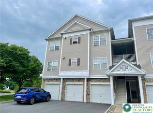1009 Old Course Ln, Easton, PA 18042
