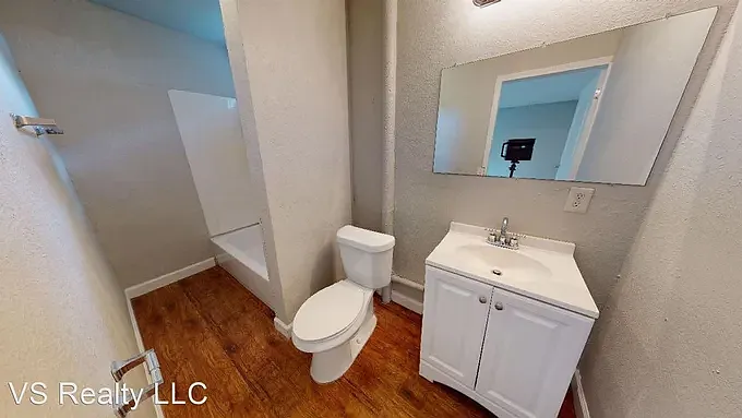 1374 Agnes St — Photo 7