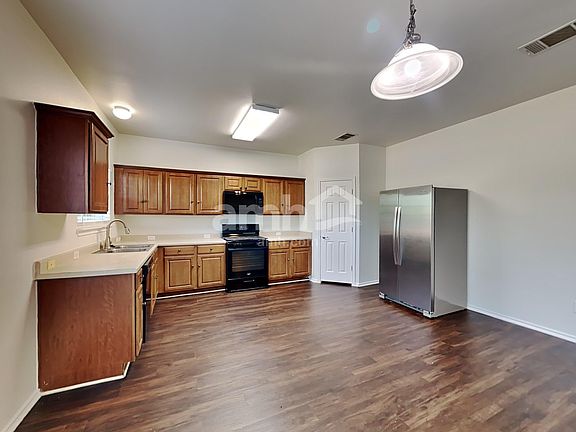 3rd image of 256 Poplarwood Dr