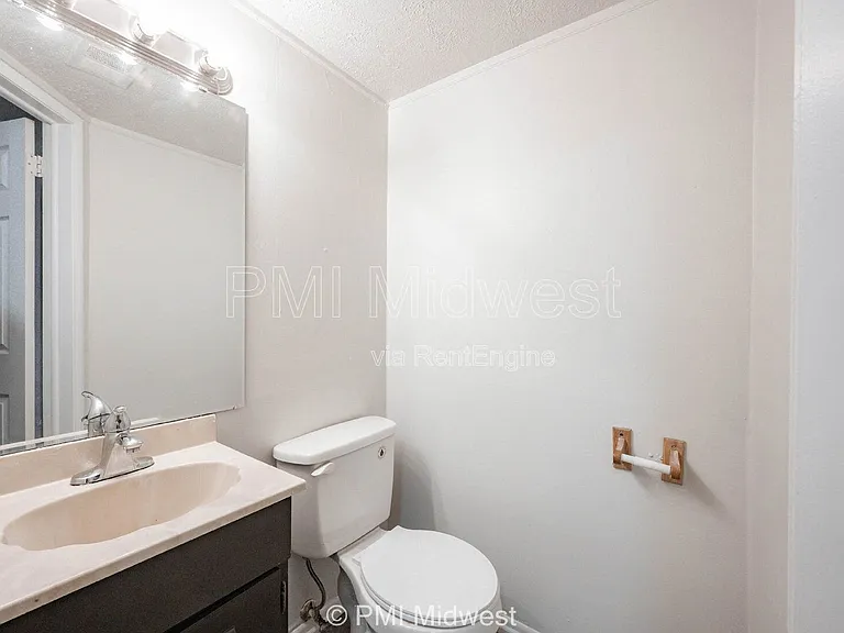 6920 Chrysler St — Photo 11