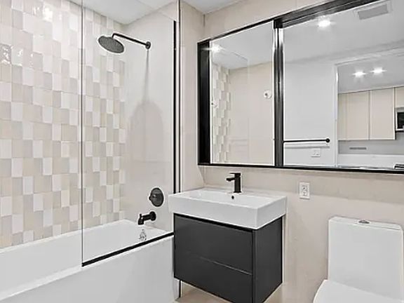 5th image of 130 Hope St #6002