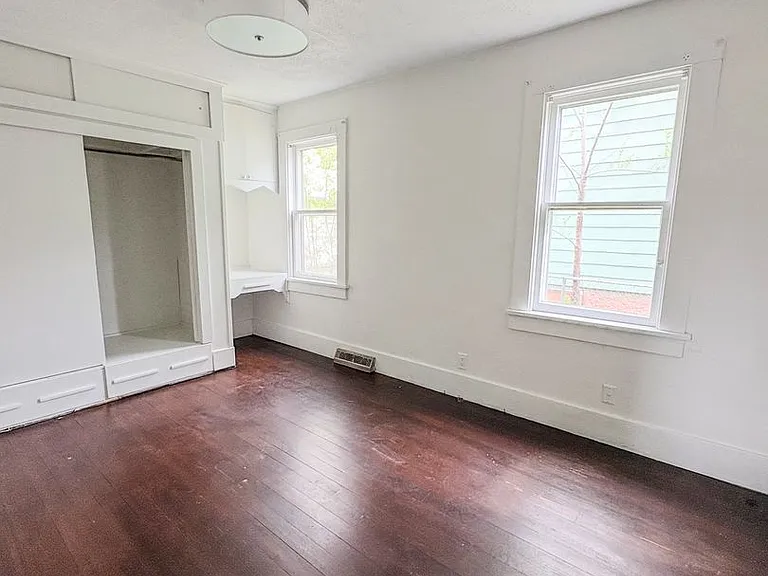 205 1/2 Terry Ave — Photo 18