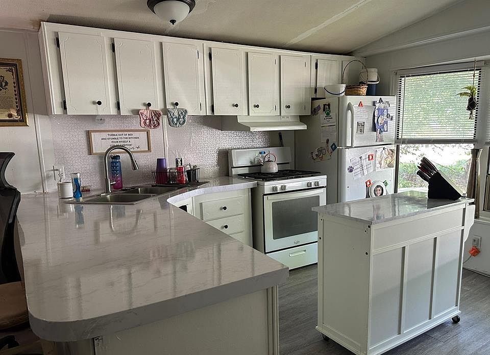 1st image of 3320 S Circle Dr NE