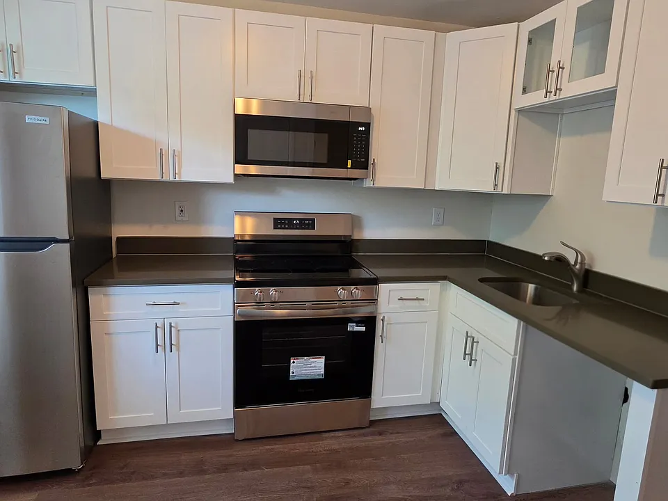 907 Argonne Ave NE #8