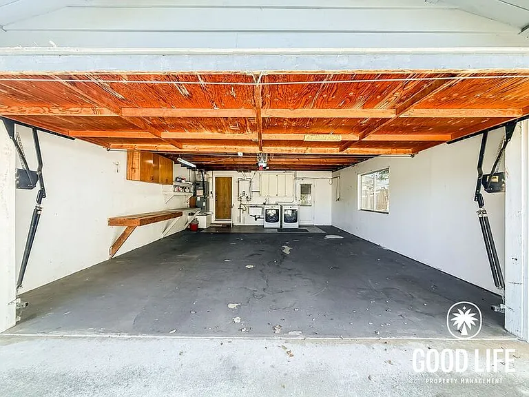 1031 Emelita St — Photo 16