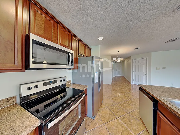 6105 Timber Crest Dr — Photo 3