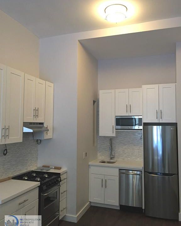 2nd image of 75 W 68th St Frnt 1
