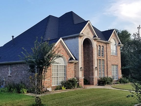 2nd image of 3220 Lakewood Ln