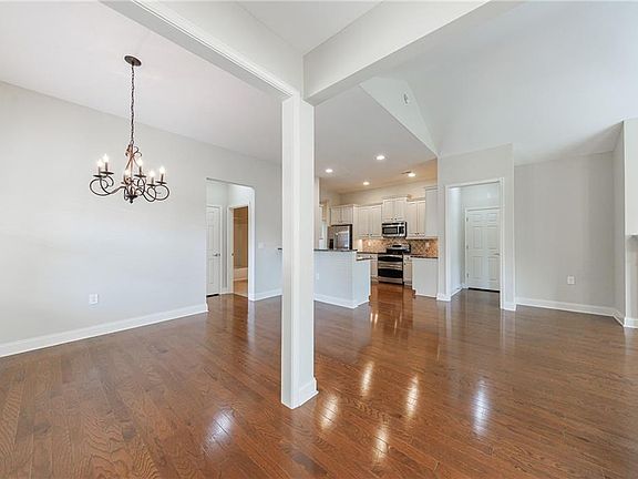 4th image of 220 Orchards Cir