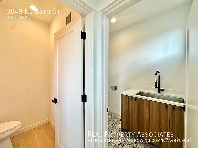 3849 NE 88th St — Photo 22