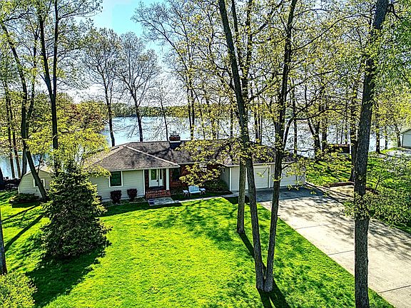 3rd image of 25235 Ironwood Dr