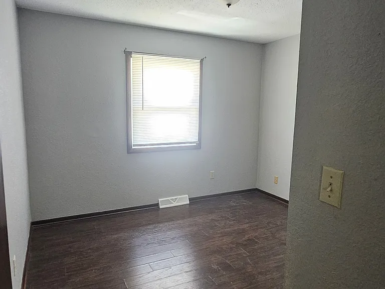 542 Breezy Point Dr — Photo 16