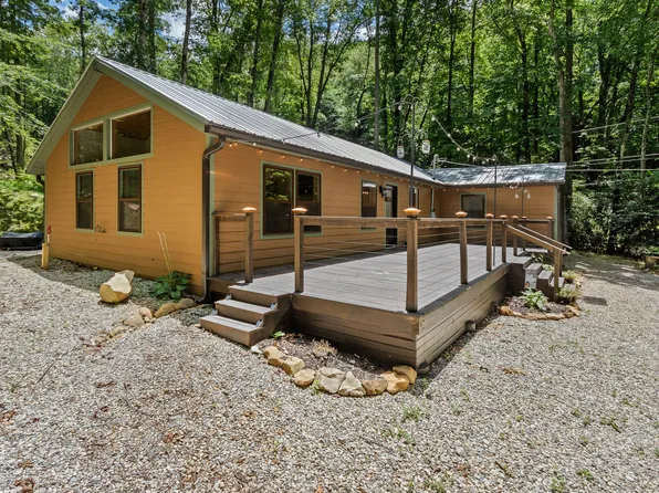 2052 Granny Squirrel Dr, Andrews, NC 28901