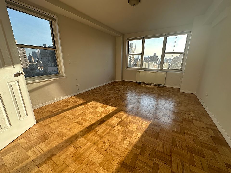 2nd image of 33 Greenwich Ave #11T