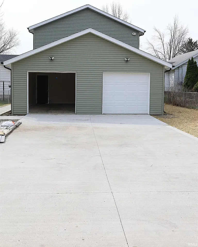 3 bed, 1200 sqft, $1,900 — Photo 2