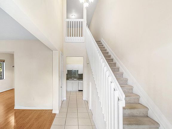 4th image of 2501 Venetian Court