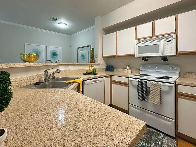 Indian Creek Apartments — Photo 23