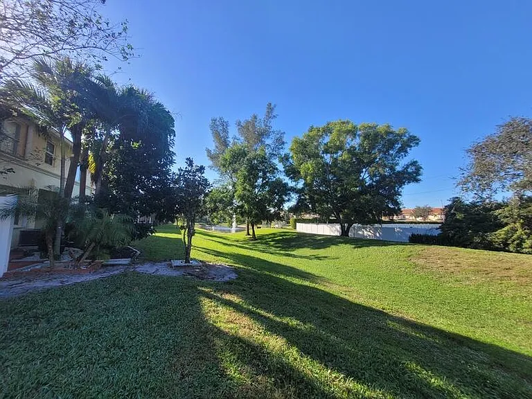 303 Seminole Palms Dr — Photo 10