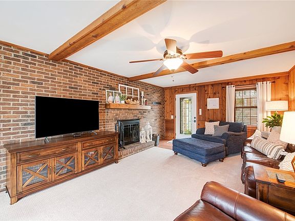 4th image of 614 Woodburn Ln