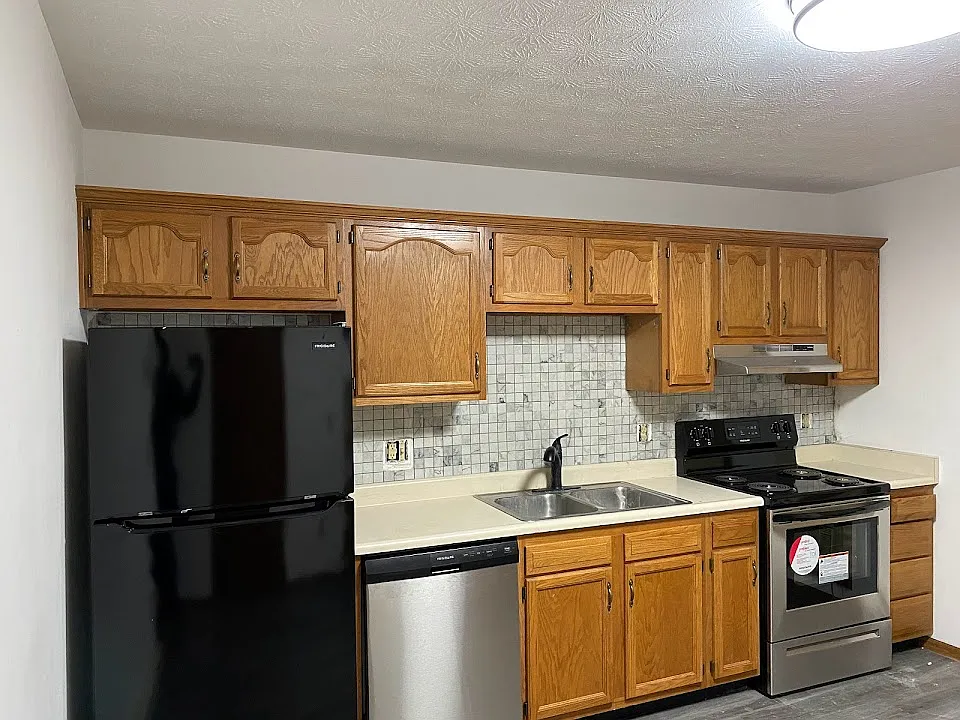 1480 Wayne St — Photo 2