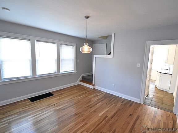 5th image of 109-111 E Como Ave