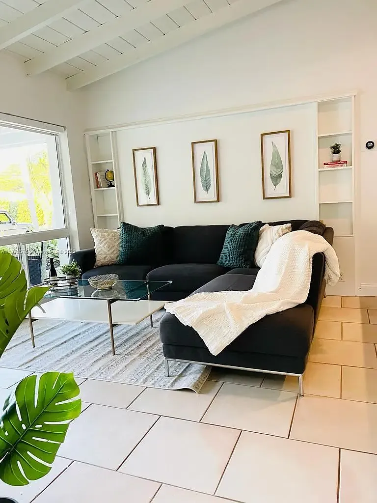 3 bed, 1080 sqft, $4,500 — Photo 4