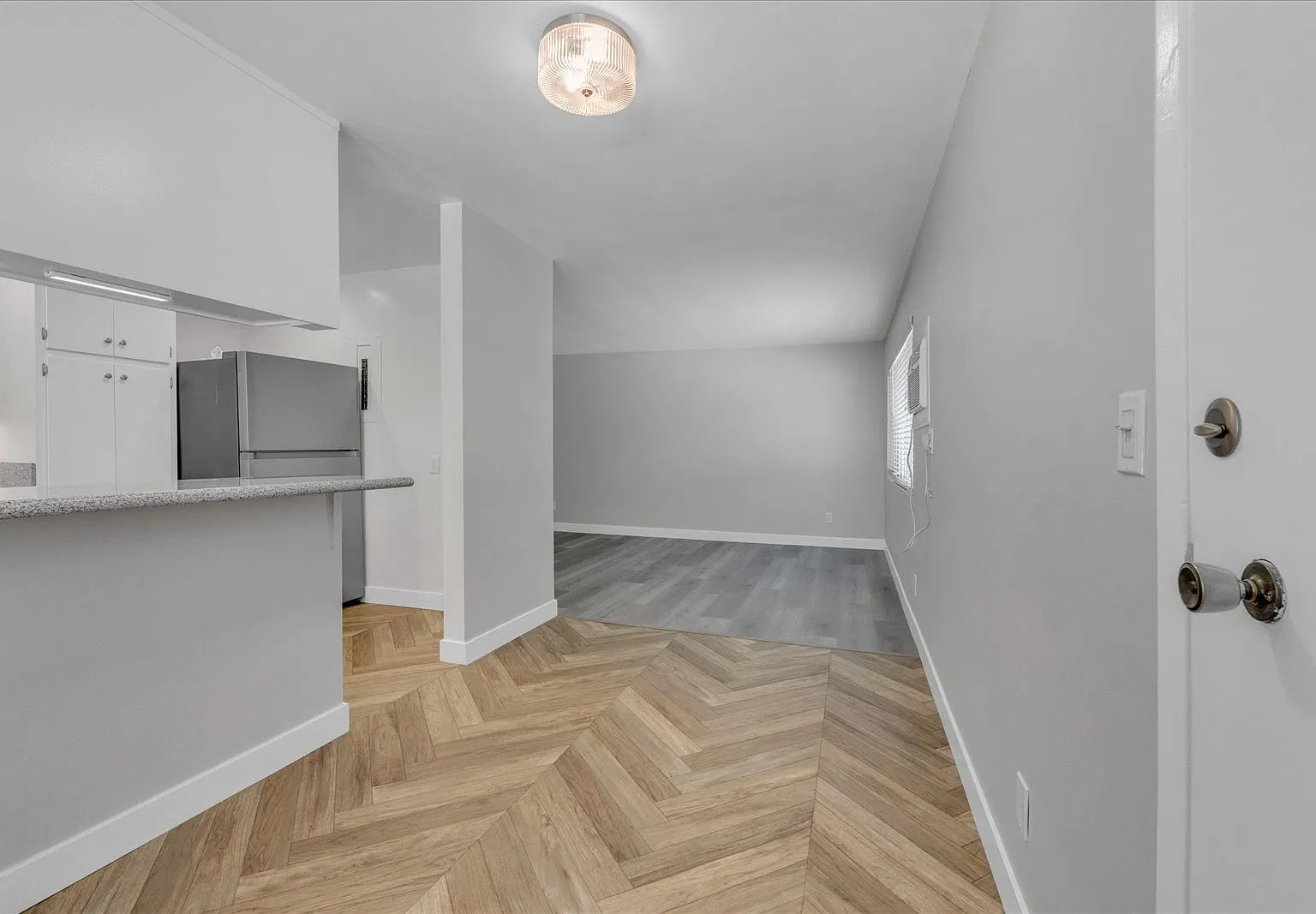 2 bed, 900 sqft, $2,450 — Photo 3