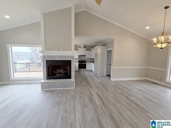 3rd image of 35 Rutledge Dr