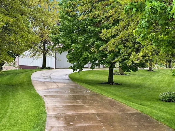1140 Rock Cut Rd, Hazel Green, WI 53811