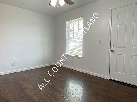 4th image of 944 SE 14th St Unit 2